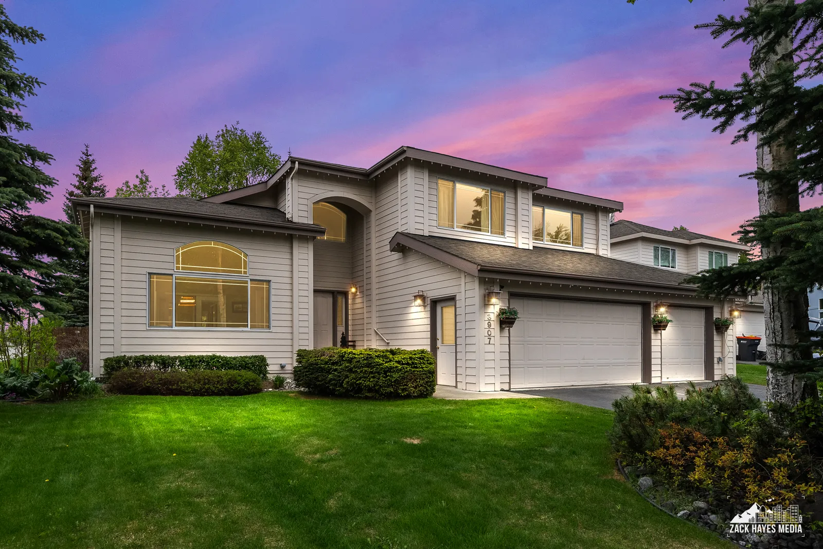 An Anchorage vacation home under an alpenglow sky